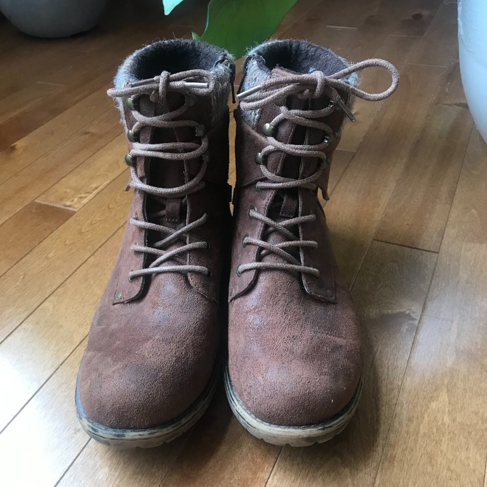 B52 Brown Boots